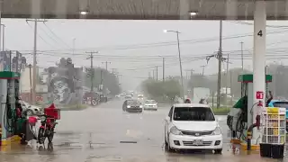 Fuertes lluvias “atrapan" la Zona Norte de Benito Juárez: Reportan inundaciones y tráfico