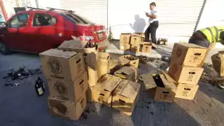 Tragedia cervecera en Carmen: Caen más de 40 cartones de un camión y se arma el caos vial    