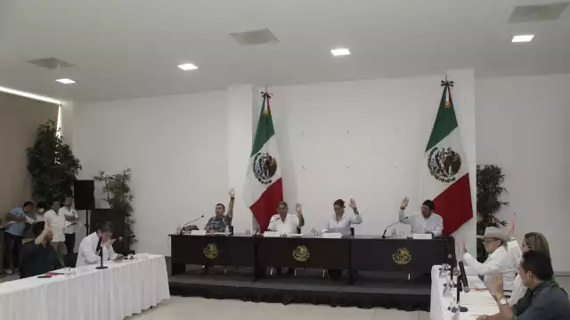 La Comisión de Puntos Constitucionales y Gobernación aprobó por unanimidad la convocatoria para elecciones extraordinarias en Chichimilá e Izamal