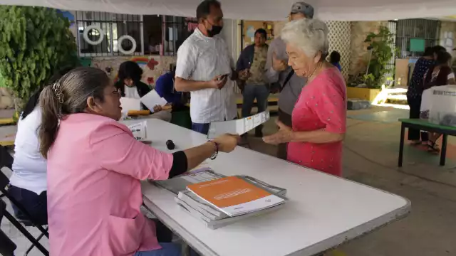 No se recibieron reportes de hechos violentos o incidentes, salvo un retraso de apertura