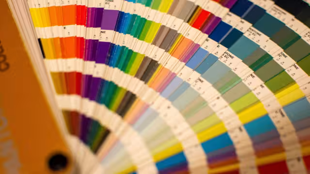 El color "olo" es similar es imposible de replicarse en un monitor común