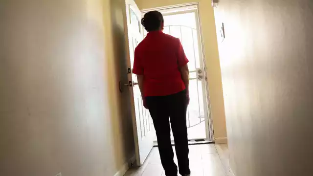 Los migrantes están encerrados, solo caminan dentro de sus casas, por el temor a ser arrestados.