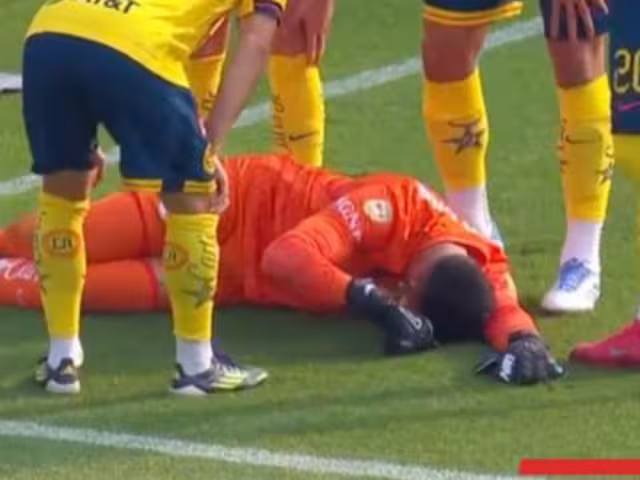 El arquero no regresó para el segundo tiempo