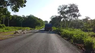 Presunta balacera y persecución en la carretera federal  alerta a habitantes de Lázaro Cárdenas