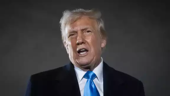 Donald Trump, ordenó aranceles al acero y aluminio del 25%.