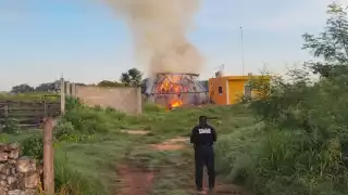 Se incendia palapa y vivienda en el rancho del exalcalde de Izamal Warnel May Escobar   