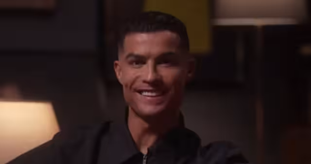 Cristiano  presumió  en su cuenta la placa de oro el mismo día que dio a conocer su canal.