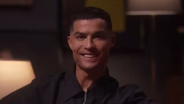 Cristiano  presumió  en su cuenta la placa de oro el mismo día que dio a conocer su canal.