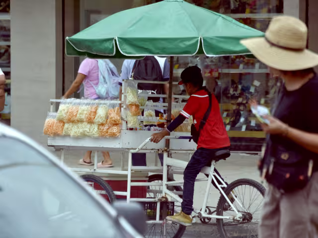 Existe un protocolo de detección de menores explotados, que involucra capacitación de los padres.
