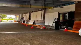 Comerciantes prevén los fuertes vientos y olas.