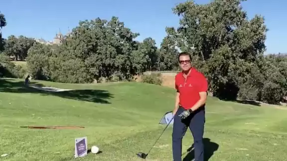 Peña en pleno juego de golf