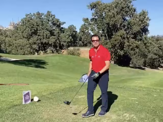 Peña en pleno juego de golf