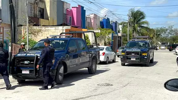 Al parecer, tres hombres armados ingresaron a un domicilio de la manzana siete.
