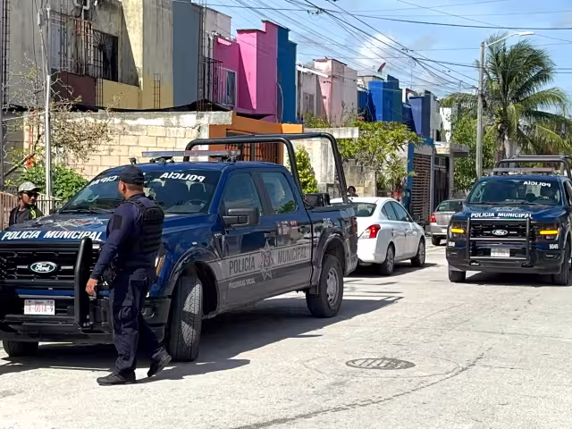 Al parecer, tres hombres armados ingresaron a un domicilio de la manzana siete.