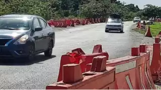Carretera federal en pésimas condiciones es un problema para conductores en Lázaro Cárdenas
