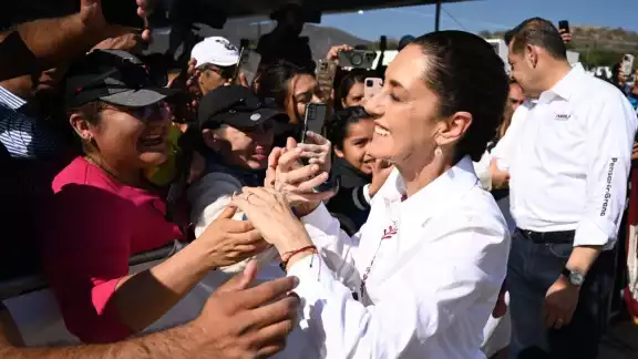 Claudia Sheinbaum manda mensaje de compromiso para apoyar a migrantes mexicanos en EU Claudia Sheinbaum manda mensaje de compromiso para apoyar a migrantes mexicanos en EU