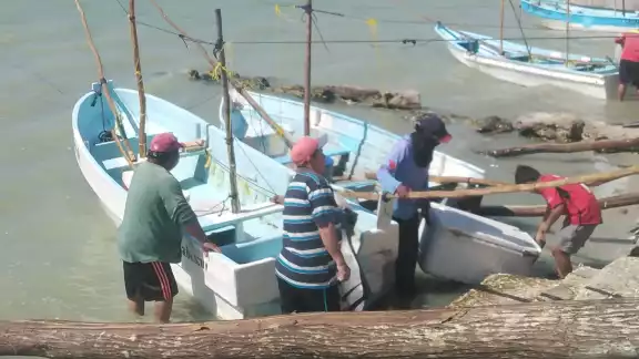 Pescadores de Sabancuy exigen retirar a los buzos de Champotón Pescadores de Sabancuy exigen retirar a los buzos de Champotón
