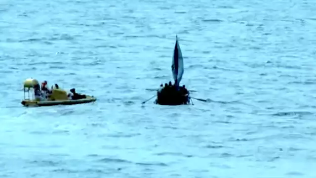 Los migrantes fueron avistados por la tripulación de un crucero; estaban desnutridos y agotados