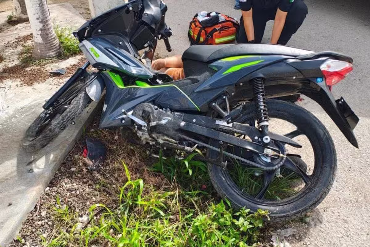 Motociclista se debate entre la vida y la muerte luego de estrellarse ...