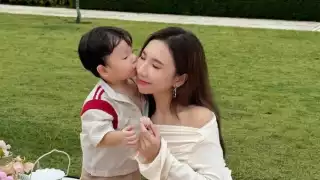 Bebé de la influencer Jasmine Yong muere ahogado en alberca de hotel