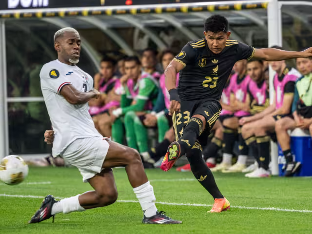 México consiguió la victoria, pero no convenció en su debut en la Copa Oro.