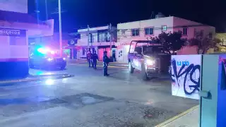Extranjero amenaza a sus vecinos con armas de fuego en Playa del Carmen