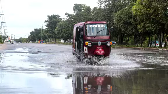 A mediados de la semana venidera, evolucionaría el fenómeno natural hacia la Península de Yucatán, dejando fuertes precipitaciones y actividad eléctrica A mediados de la semana venidera, evolucionaría el fenómeno natural hacia la Península de Yucatán, dejando fuertes precipitaciones y actividad eléctrica