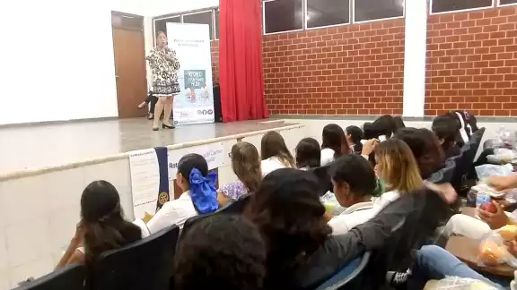 Estudiantes de Playa del Carmen reciben pláticas para prevenir la violencia en el noviazgo Estudiantes de Playa del Carmen reciben pláticas para prevenir la violencia en el noviazgo