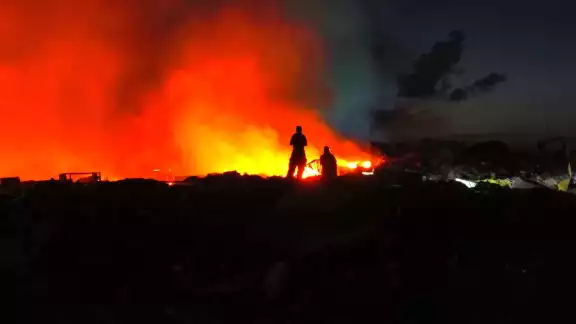 Durante el combate al fuego, se requirió el uso de al menos 260 mil litros de agua Durante el combate al fuego, se requirió el uso de al menos 260 mil litros de agua