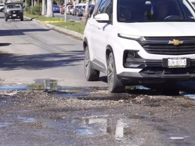 Todas las carreteras y avenidas de la capital están deplorables