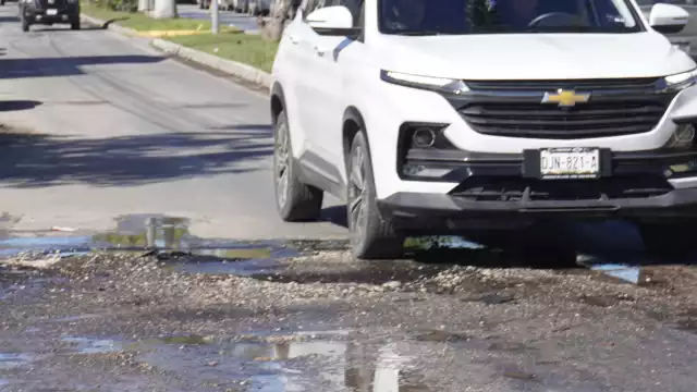 Todas las carreteras y avenidas de la capital están deplorables