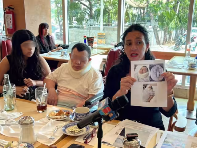 Cristian, niño con síndrome de Down, se accidentó en una rampa sin barandal, lo que derivó en graves secuelas que ameritaron cirugías y tratamiento costoso