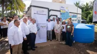 Encabeza el gobernador Joaquín Díaz Mena arranque del programa Escuelas con Agua en Acanceh