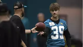 ¡Patada histórica! Cam Little rompe récord no oficial con gol de campo de 70 yardas 