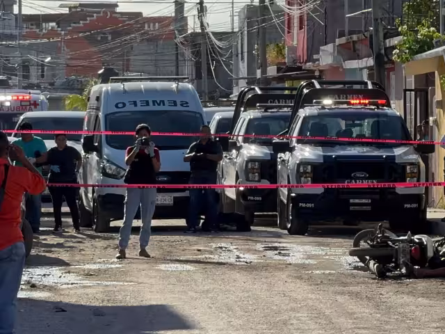 Las primeras líneas de investigación apuntan a un ajuste de cuentas por narcomenudeo en ambas ejecuciones; los sicarios huyeron