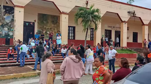 Docentes se reunieron en la mañana frente a la casa de la cultura para dar inicio al recorrido
