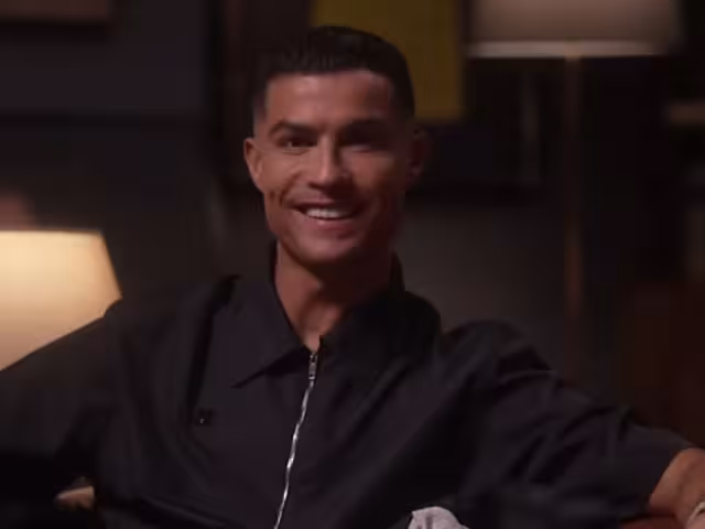 Cristiano  presumió  en su cuenta la placa de oro el mismo día que dio a conocer su canal.