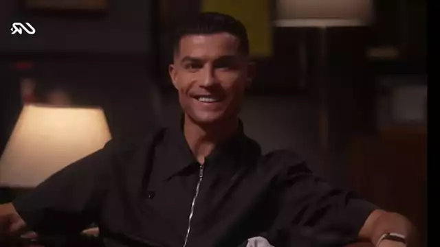 Cristiano  presumió  en su cuenta la placa de oro el mismo día que dio a conocer su canal.