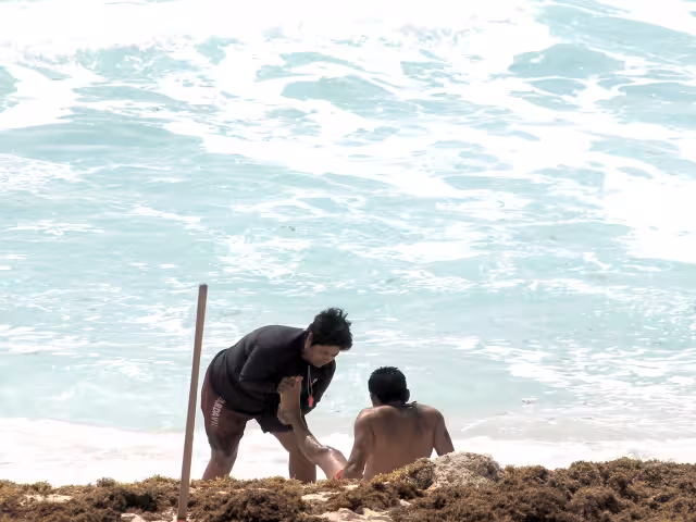 Rescatistas comentaron que por las fuertes rachas de viento se registra un oleaje diferente al habitual, por lo que se deben respetar las banderas rojas