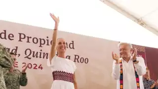 AMLO y Claudia Sheinbaum supervisan tramo 5 sur del Tren Maya en Quintana Roo