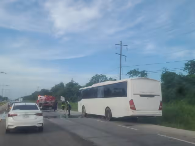 El conductor y personal del transporte solicitaron ayuda por el número de emergencia