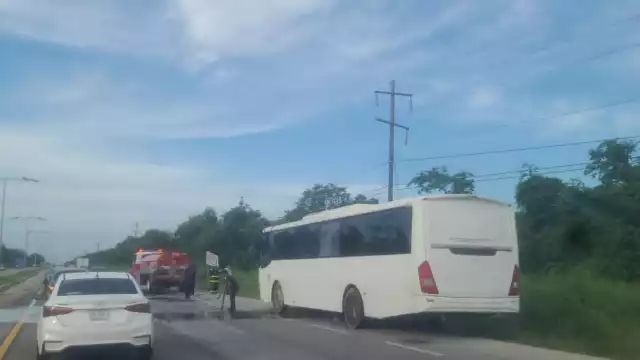 El conductor y personal del transporte solicitaron ayuda por el número de emergencia