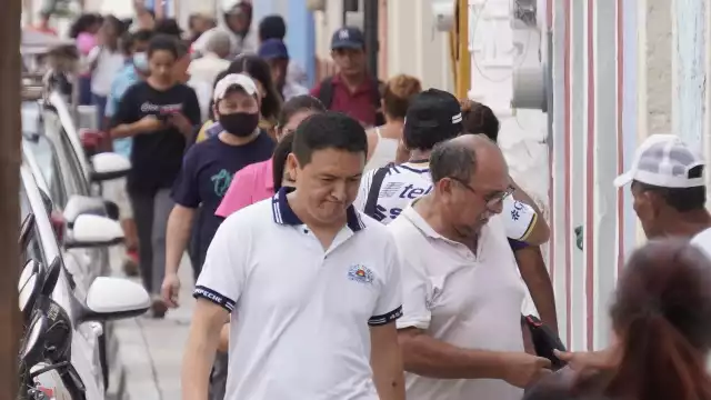 Tiempo estable en la Península de Yucatán debido a un gran anticiclón y un sistema de alta presión