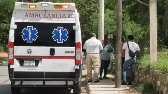 Paramédicos detuvieron la ambulancia para proceder con el protocolo en Campeche