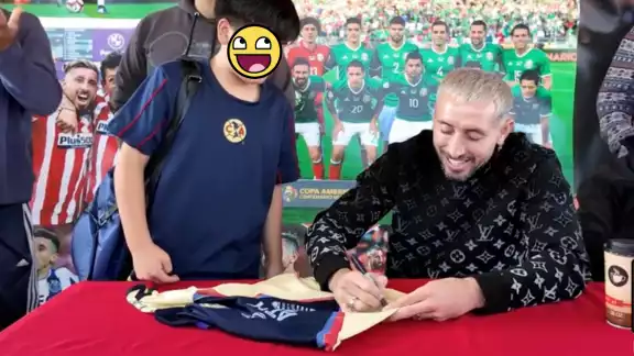 HH estuvo en casa firmando jerseys y tomándose fotos con sus seguidores