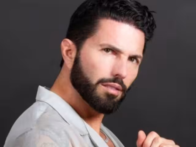 Poncho de Nigris manda mensaje a Adrián Marcelo por entrevista a su mamá