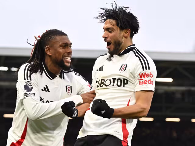 La celebración del atacante mexicano