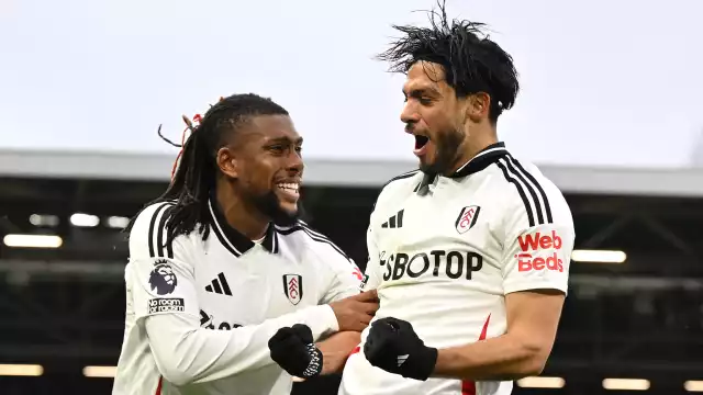 La celebración del atacante mexicano