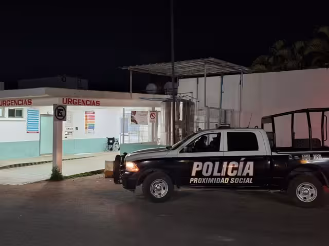 La mujer fue trasladada por los servicios de emergencia debido a sus heridas