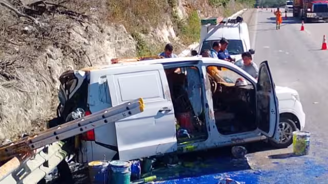 Impacto contra muro de contención deja pintores lesionados en Campeche